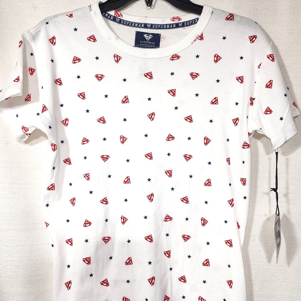 Superman women's shirt size medium NWT